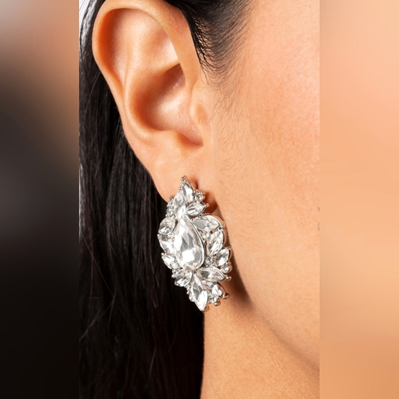 Beautiful Marquise Cut Rhinestone Earrings - Picture 1 of 1